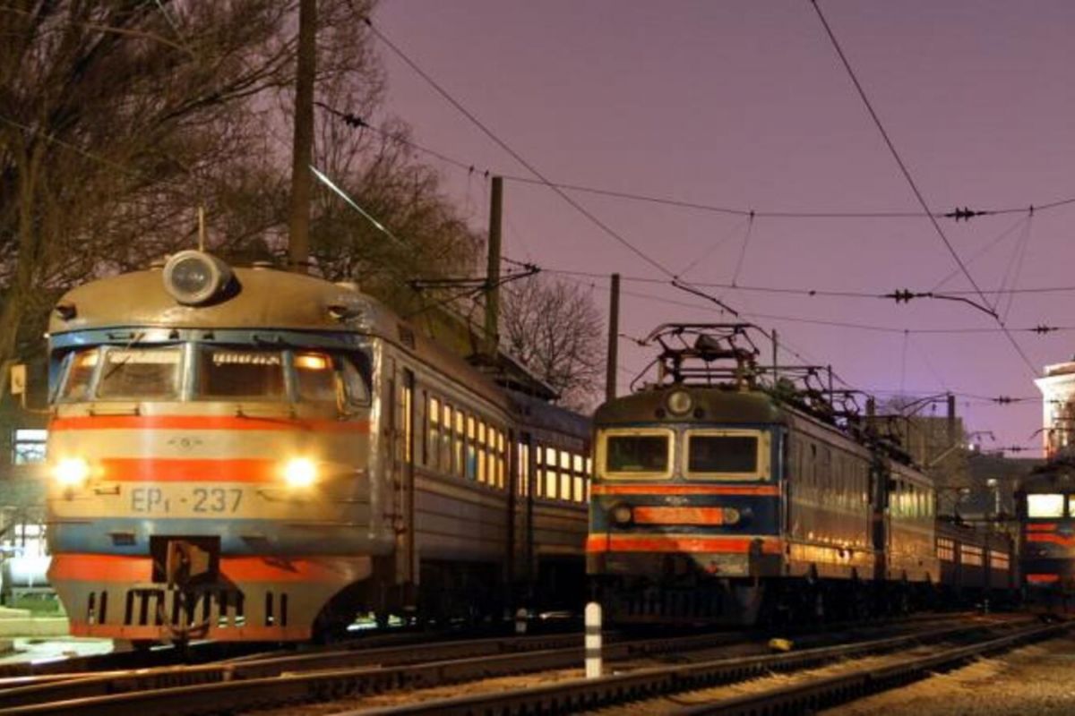 У Дніпрі підлітки пошкодили тролейбуси У Дніпрі підлітки пошкодили тролейбуси
