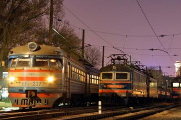 У Дніпрі підлітки пошкодили тролейбуси  У Дніпрі підлітки пошкодили тролейбуси