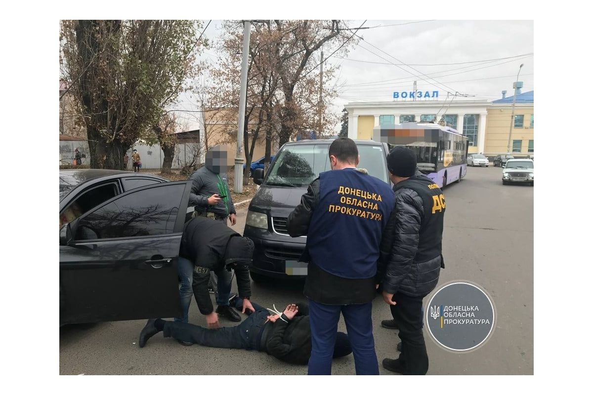 Без альтернативи внесення застави: за апеляційного реагування прокуратури 2 громадян Вірменії, які вимагали 65 000 грн, взято під варту 