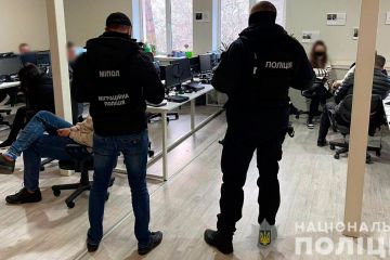 Одразу два шахрайницьких кол-центри викрили в Одесі Одразу два шахрайницьких кол-центри викрили в Одесі