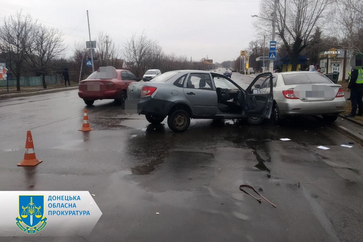 Загибель на пішохідному переході: на Донеччині взято під варту водія, з вини якого сталася смертельна ДТП Загибель на пішохідному переході: на Донеччині взято під варту водія, з вини якого сталася смертельна ДТП