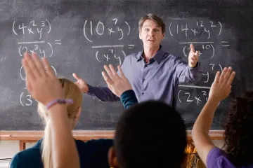​Одеського вчителя, що дозволив собі підняти руку на учня, звільнили