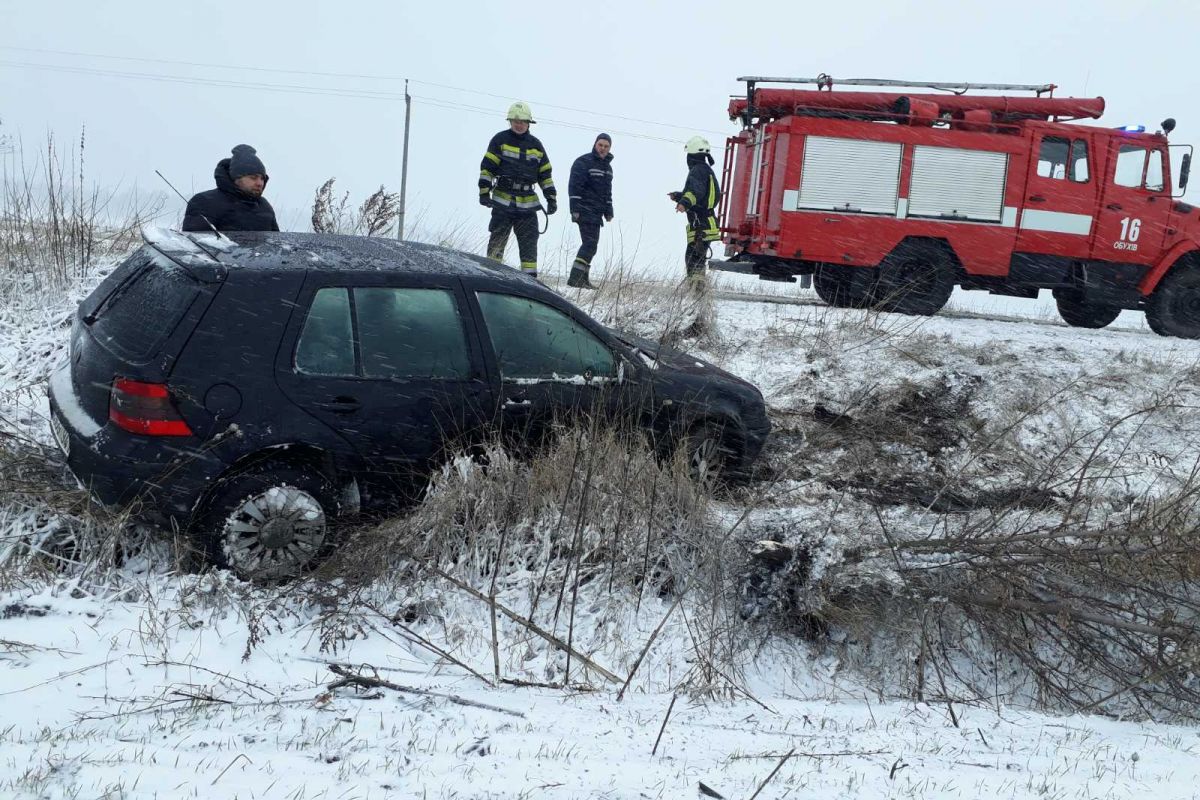 Рятувальники ДСНС провели низку аварійних робіт які сталися через погіршення погодних умов 