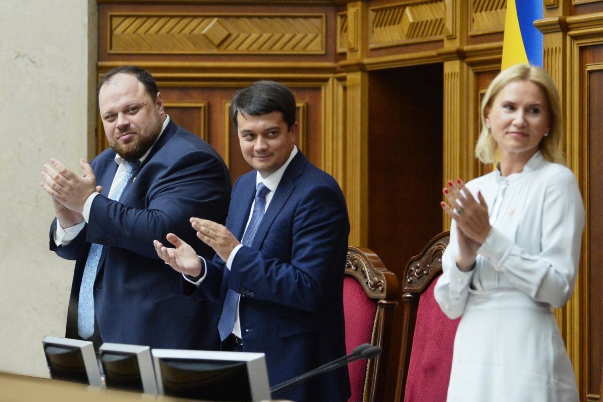 У Верховній Раді зареєстрували законопроект, що забороняє програвати музику та відео у громадському транспорті У Верховній Раді зареєстрували законопроект, що забороняє програвати музику та відео у громадському транспорті