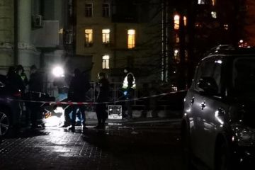 У центрі Києва невідомий застрелив чоловіка і втік У центрі Києва невідомий застрелив чоловіка і втік