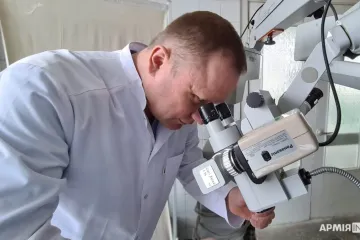 ​У межах проекту «Допомога Схід» українським військовим медикам було передано потужні мікроскопи