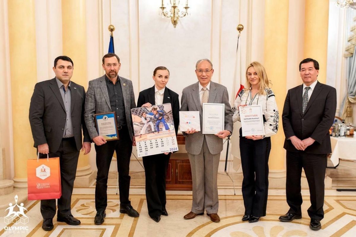 Юні спортсмени проєкту Olympic Dreams отримали дзюдогі від AJJF за участі посла Японії в Україні