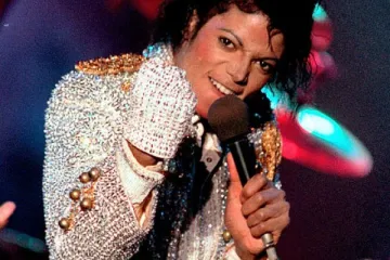 ​Легендарна рукавичка Майкла Джексона продана на аукціоні
