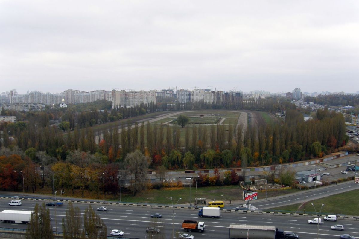 На в'їзді у Київ поліцейські не всім перевіряють температуру На в'їзді у Київ поліцейські не всім перевіряють температуру