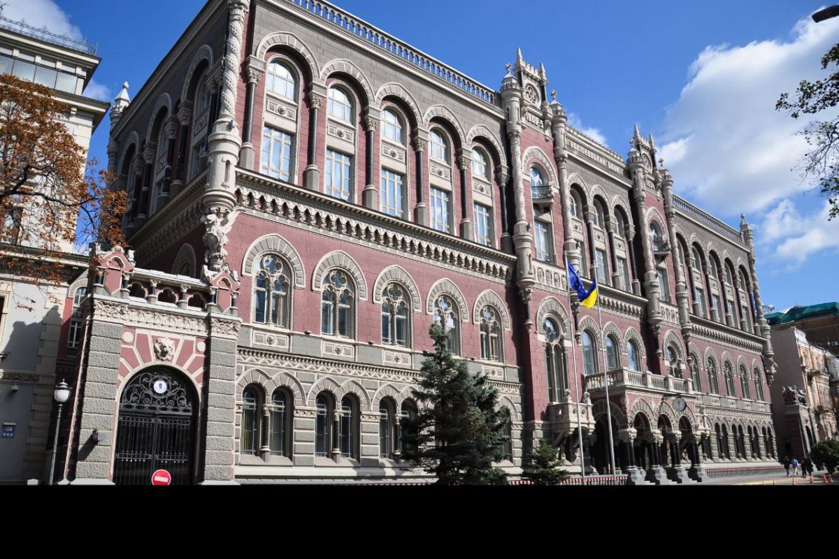 Українці протягом місяця вивели із банків понад 2,75 млрд гривень Українці протягом місяця вивели із банків понад 2,75 млрд гривень