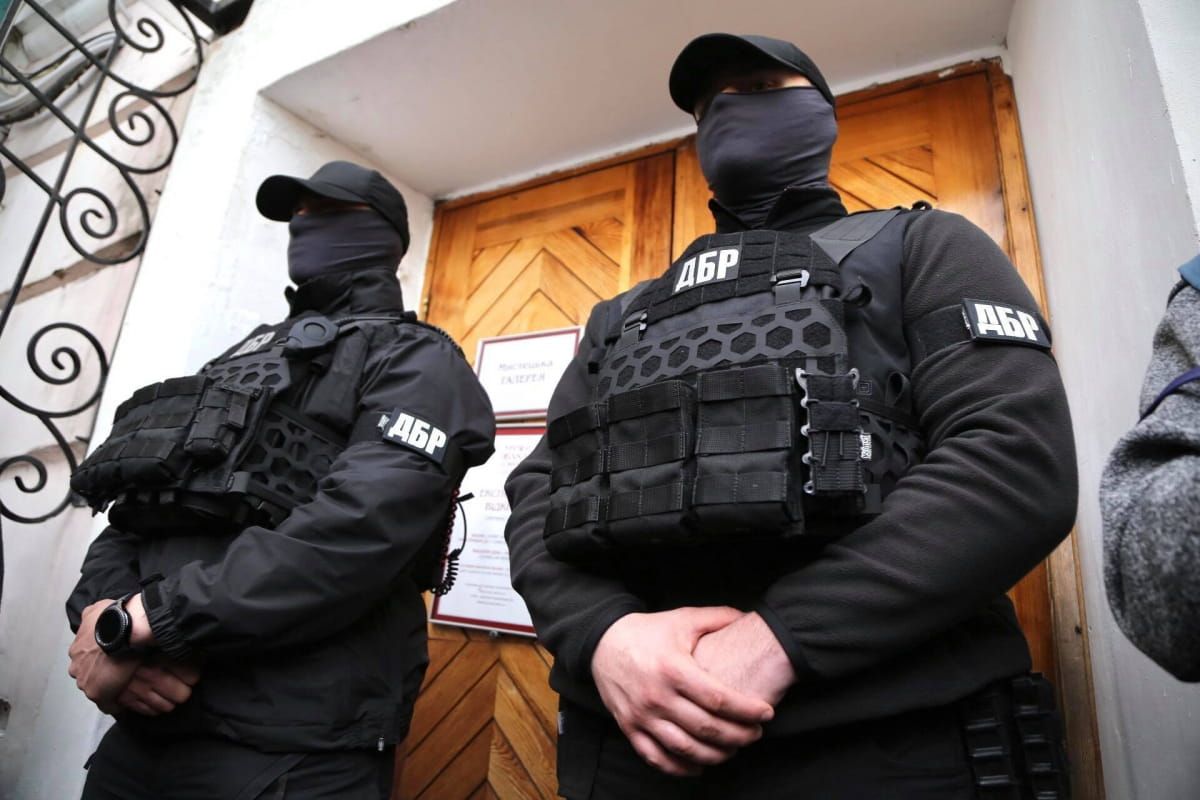 Російське вторгнення в Україну : Усі зрадники та колаборанти будуть притягнуті до відповідальності - ДБР Російське вторгнення в Україну : Усі зрадники та колаборанти будуть притягнуті до відповідальності - ДБР