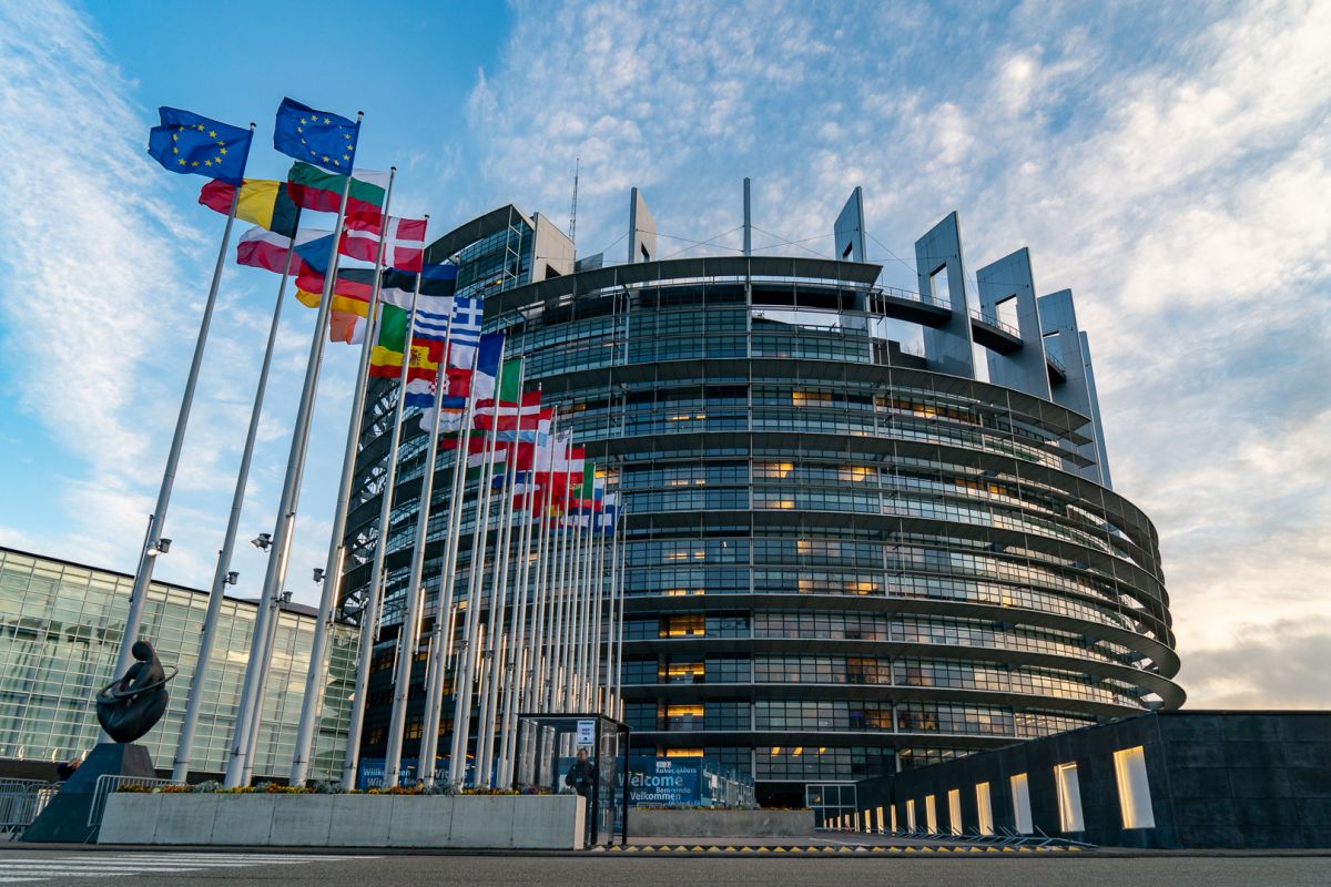 Російське вторгнення в Україну : Європарламент більшістю голосів закликав до повного ембарго на російські нафту, газ і вугілля Російське вторгнення в Україну : Європарламент більшістю голосів закликав до повного ембарго на російські нафту, газ і вугілля