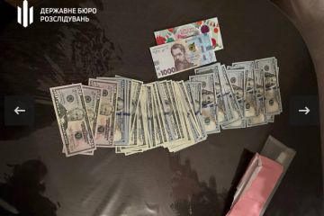 На Одещині ДБР викрило посадовця військової частини, який відбирав у солдатів бойові доплати, повідомляє пресслужба відомства На Одещині ДБР викрило посадовця військової частини, який відбирав у солдатів бойові доплати, повідомляє пресслужба відомства