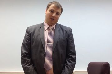 Соратник Насірова та фігурант кримінальної справи Владислав Розмош повернувся на керівну посаду в ДПС. Такими темпами хабарник Олександр Чепель отримає в ДФС крісло «зама»… Соратник Насірова та фігурант кримінальної справи Владислав Розмош повернувся на керівну посаду в ДПС. Такими темпами хабарник Олександр Чепель отримає в ДФС крісло «зама»…