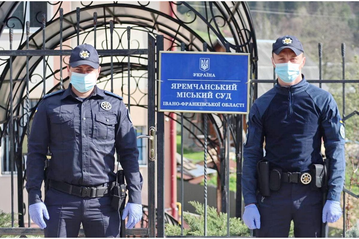 Судді, працівники апарату та відвідувачі Яремчанського міського суду відсьогодні під захистом Служби судової охорони