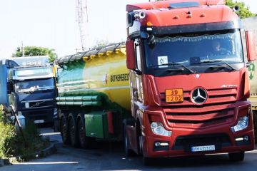 Паливу бути! Для бензовозів із ЄС створено "зелені коридори" Паливу бути! Для бензовозів із ЄС створено "зелені коридори"