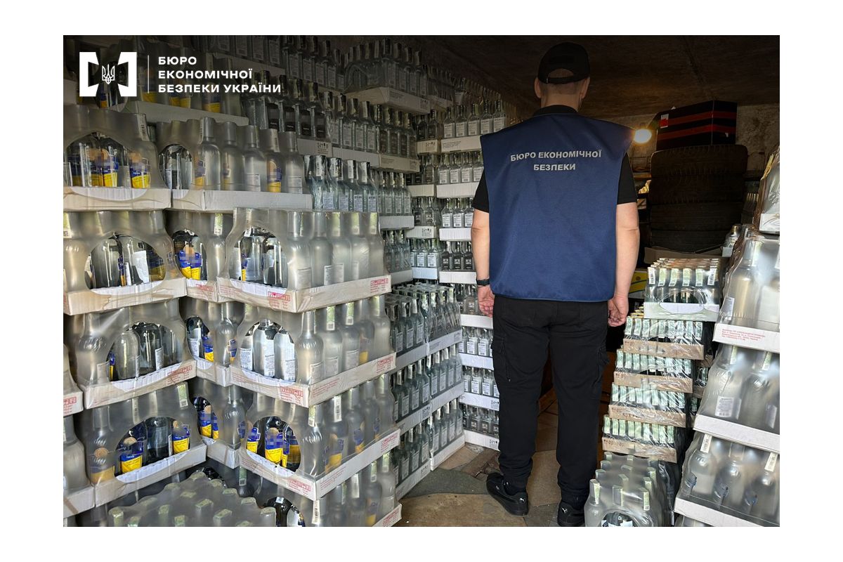 БЕБ вилучило контрафактний алкоголь у Києві вартістю 2 млн грн БЕБ вилучило контрафактний алкоголь у Києві вартістю 2 млн грн