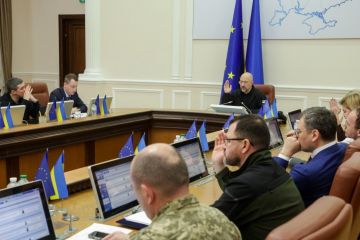 Шмигаль повідомив, що уряд готує програму сприяння кредитуванню для придбання енергообладнання громадянами та підприємствами Шмигаль повідомив, що уряд готує програму сприяння кредитуванню для придбання енергообладнання громадянами та підприємствами