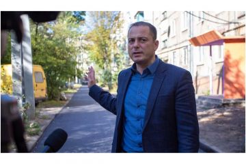 Мэр Каменского Андрей Белоусов оформил на свою жену местный завод железобетонных изделий Мэр Каменского Андрей Белоусов оформил на свою жену местный завод железобетонных изделий