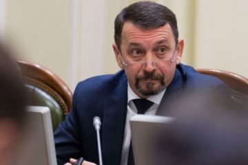 Глава транспортного комитета Рады Юрий Кисель монополизирует доступ рынка к стройматериалам предприятий «Укрзалізниці» Глава транспортного комитета Рады Юрий Кисель монополизирует доступ рынка к стройматериалам предприятий «Укрзалізниці»