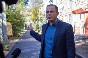 Мэр Каменского Андрей Белоусов оформил на свою жену местный завод железобетонных изделий Мэр Каменского Андрей Белоусов оформил на свою жену местный завод железобетонных изделий