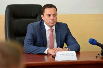 МАФы вместо клумбы: мэра Каменского подозревают в незаконной застройке МАФы вместо клумбы: мэра Каменского подозревают в незаконной застройке