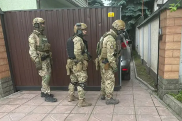 Экс-депутат горсовета Каменского жестоко расправился с домработницей и пригрозил застрелиться Экс-депутат горсовета Каменского жестоко расправился с домработницей и пригрозил застрелиться