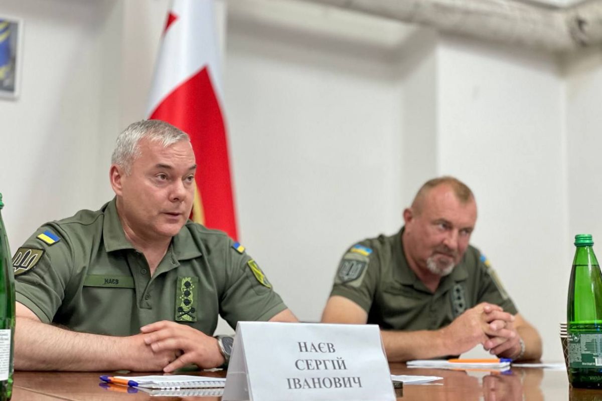 Командувач Об’єднаних сил ЗСУ Сергій Наєв провів нараду щодо ситуації на українсько-білоруському кордоні в межах Волині Командувач Об’єднаних сил ЗСУ Сергій Наєв провів нараду щодо ситуації на українсько-білоруському кордоні в межах Волині