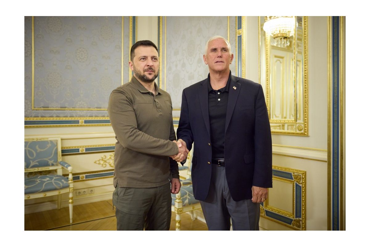 Володимир Зеленський зустрівся із віцепрезидентом США. Обговорили ситуацію на фронті та підтримку держави Володимир Зеленський зустрівся із віцепрезидентом США. Обговорили ситуацію на фронті та підтримку держави