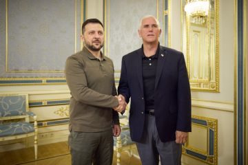 Володимир Зеленський зустрівся із віцепрезидентом США. Обговорили ситуацію на фронті та підтримку держави Володимир Зеленський зустрівся із віцепрезидентом США. Обговорили ситуацію на фронті та підтримку держави