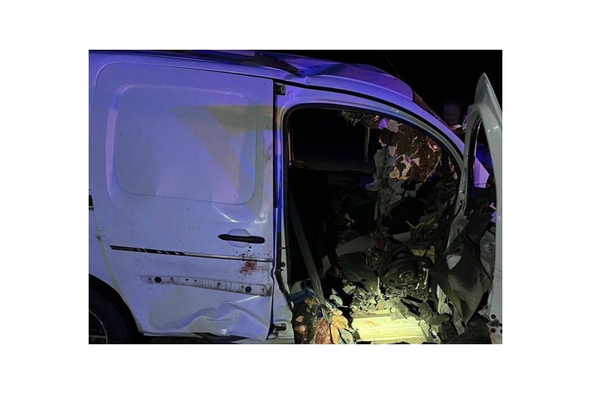 На Дніпропетровщині уламки дрона впали на авто На Дніпропетровщині уламки дрона впали на авто