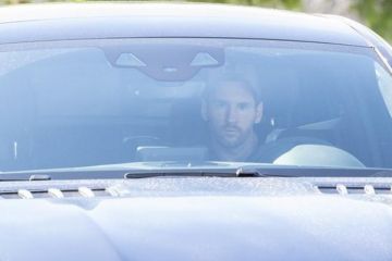 Ліонель Мессі з'явився на тренування "Барселони" після того, як підтвердив, що залишиться Ліонель Мессі з'явився на тренування "Барселони" після того, як підтвердив, що залишиться