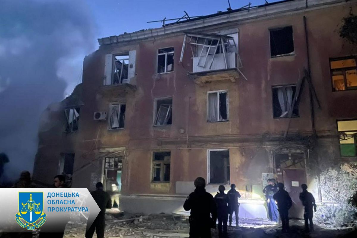 Через обстріл окупантами Слов’янська під завалами багатоповерхівки загинули троє мирних мешканців – розпочато розслідування Через обстріл окупантами Слов’янська під завалами багатоповерхівки загинули троє мирних мешканців – розпочато розслідування