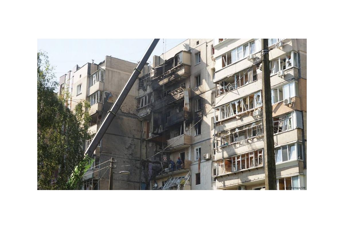 Наслідки атаки РФ: у Святошинському районі Києва пошкоджені 12 житлових будинків Наслідки атаки РФ: у Святошинському районі Києва пошкоджені 12 житлових будинків