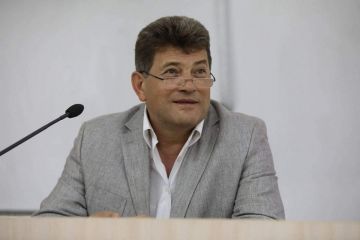 Владимир Викторович Буряк – одиозный мэр со своей командой живут счастливо, в отличии от горожан Владимир Викторович Буряк – одиозный мэр со своей командой живут счастливо, в отличии от горожан