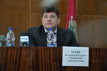 Владимир Викторович Буряк – одиозный мэр со своей командой живут счастливо, в отличии от горожан Владимир Викторович Буряк – одиозный мэр со своей командой живут счастливо, в отличии от горожан