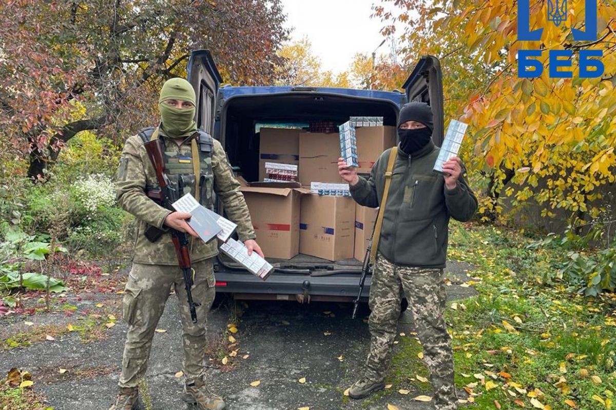 Понад 40 тис пачок цигарок вартістю близько 1,5 млн грн передано до ЗСУ Понад 40 тис пачок цигарок вартістю близько 1,5 млн грн передано до ЗСУ