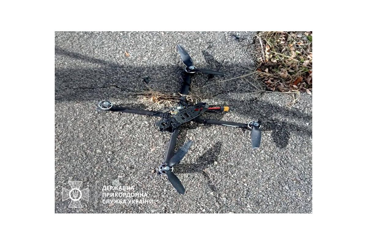 Українські прикордонники знешкодили 4 ворожих FPV-дрони на Запорізькому напрямку Українські прикордонники знешкодили 4 ворожих FPV-дрони на Запорізькому напрямку