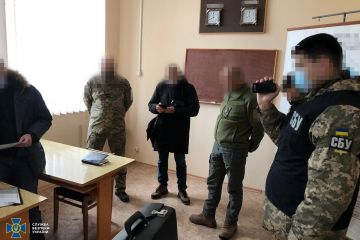 Контррозвідка СБУ викрила оборудку на закупівлях елементів військового обмундирування на понад мільйон гривень Контррозвідка СБУ викрила оборудку на закупівлях елементів військового обмундирування на понад мільйон гривень