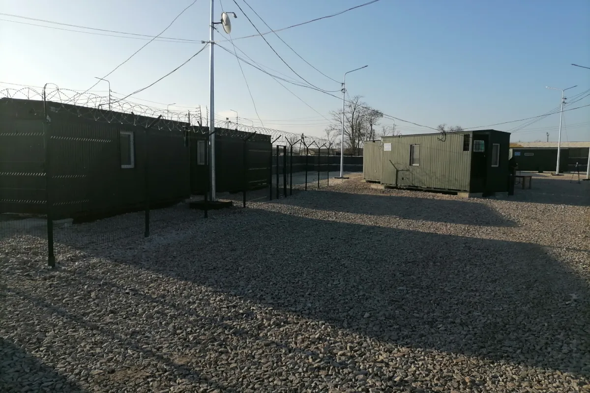 Комфортні умови проживання для українських військових. В Мінобороні побудували польовий табір на Півдні 