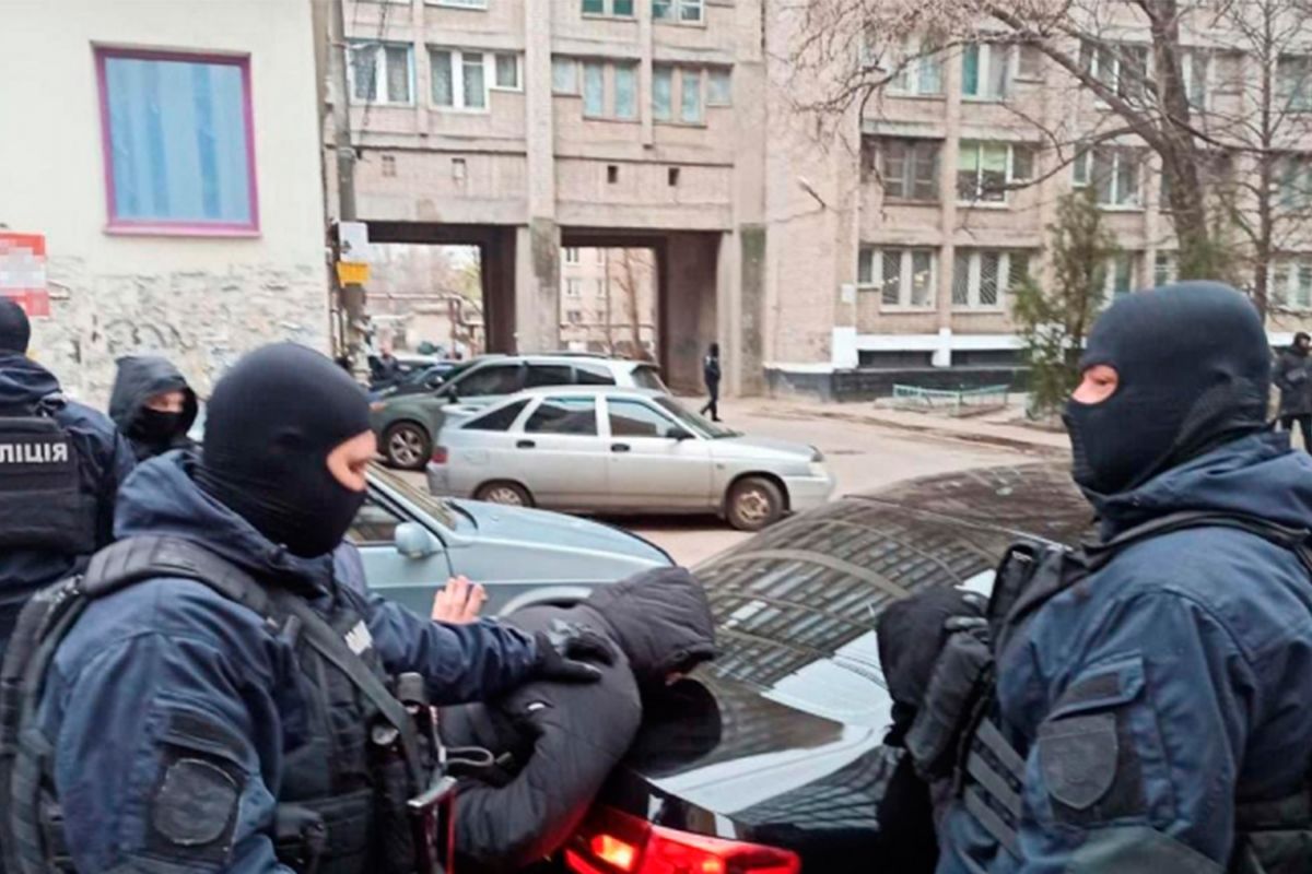 У Дніпрі затримали іноземців, що обкрадали квартири У Дніпрі затримали іноземців, що обкрадали квартири