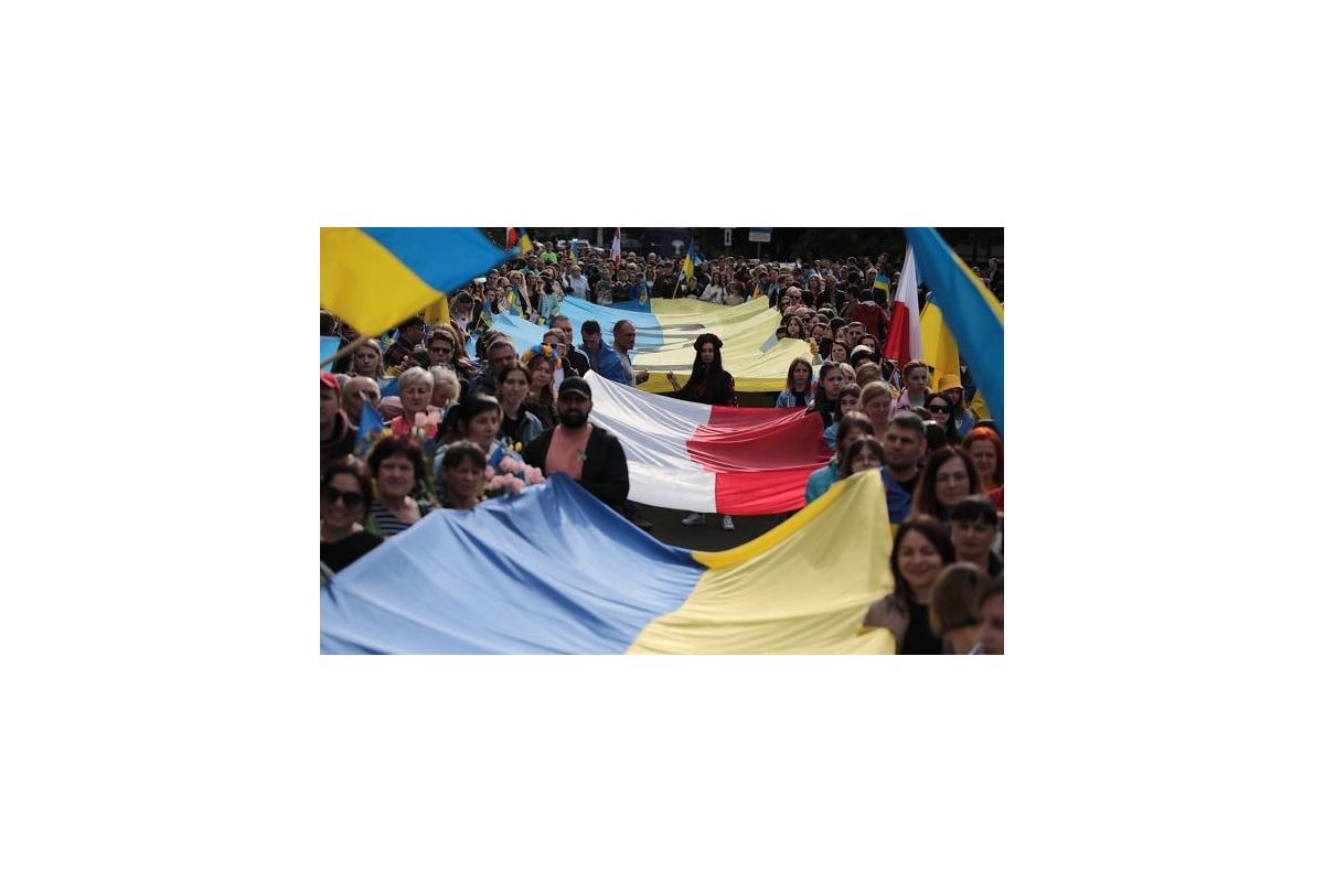 Українці, які влаштувалися на роботу в Польщі після 24 лютого, вже заплатили 10 млрд злотих податків до польської казни Українці, які влаштувалися на роботу в Польщі після 24 лютого, вже заплатили 10 млрд злотих податків до польської казни
