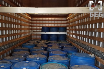 БЕБ викрило 10 тонн контрафактного спирту у Рівненській області БЕБ викрило 10 тонн контрафактного спирту у Рівненській області