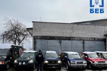 Автомобілі для ЗСУ прямують до Луганської та Донецької областей. Автомобілі для ЗСУ прямують до Луганської та Донецької областей.