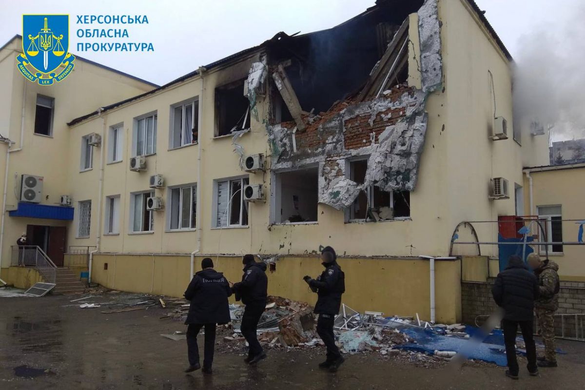 6 грудня російські військові вчергове обстріляли місто Херсон та приміські населені пункти 6 грудня російські військові вчергове обстріляли місто Херсон та приміські населені пункти