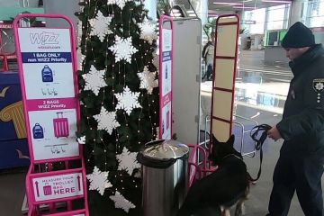 В аеропорту Одеси правоохоронці затримали чоловіка, який загрожував безпеці громадян та наполягав на евакуації В аеропорту Одеси правоохоронці затримали чоловіка, який загрожував безпеці громадян та наполягав на евакуації