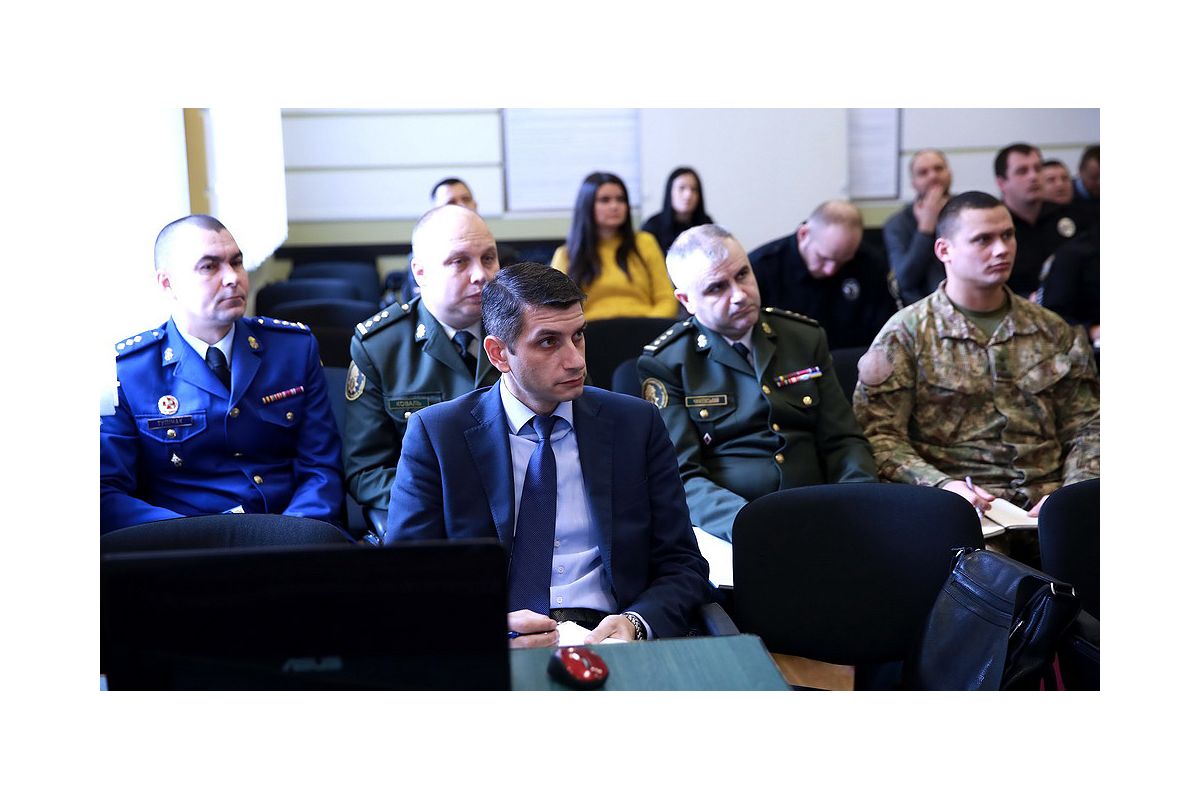 В Україну прибула група іноземних перемовників, які поділяться з українськими поліцейськими власним досвідом роботи В Україну прибула група іноземних перемовників, які поділяться з українськими поліцейськими власним досвідом роботи
