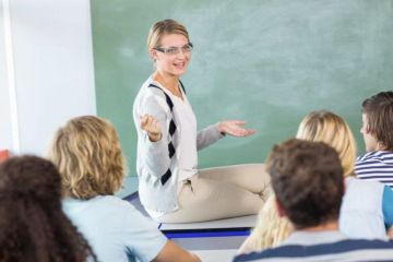 У столиці вигнали з роботи двох освітян, які викладали російською мовою У столиці вигнали з роботи двох освітян, які викладали російською мовою