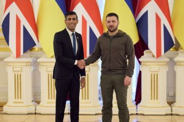 Володимир Зеленський сьогодні прибуде до Британії з візитом, зустрінеться із Ріші Сунаком та українськими військовими, які проходять підготовку, повідомляє телеканал Sky Володимир Зеленський сьогодні прибуде до Британії з візитом, зустрінеться із Ріші Сунаком та українськими військовими, які проходять підготовку, повідомляє телеканал Sky