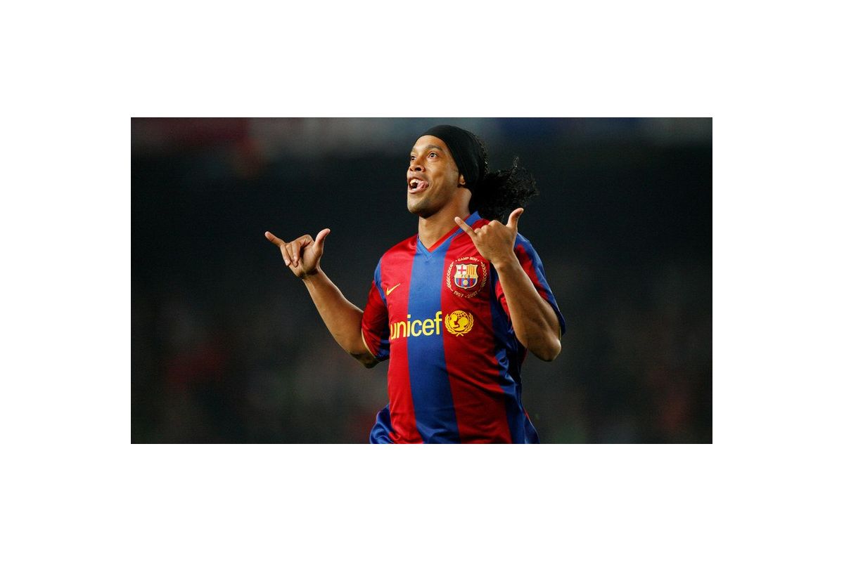 Екс-футболіста Роналдінью випустили з в’язниці — звинувачення не зняті Екс-футболіста Роналдінью випустили з в’язниці — звинувачення не зняті